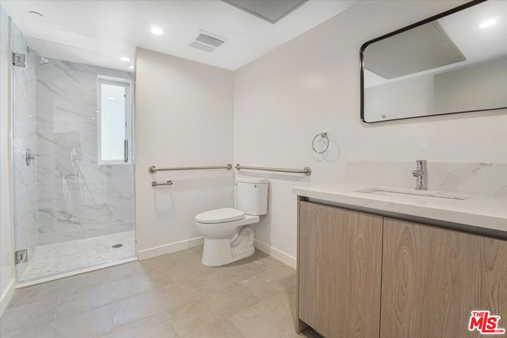 10918 Camarillo Street Property Photo 43