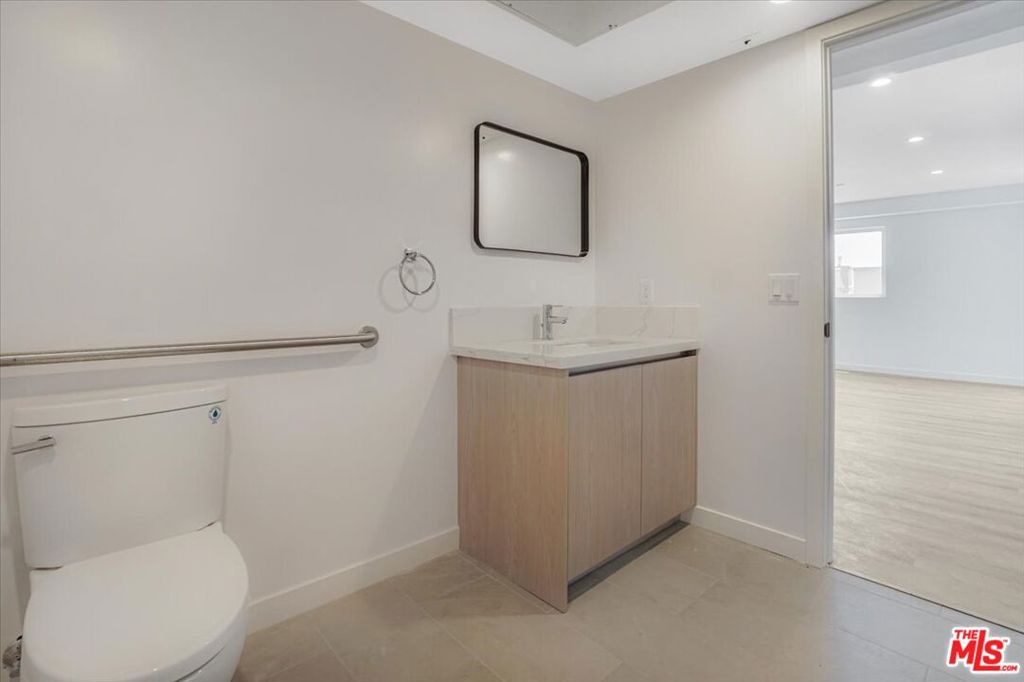 10918 Camarillo Street Property Photo 45