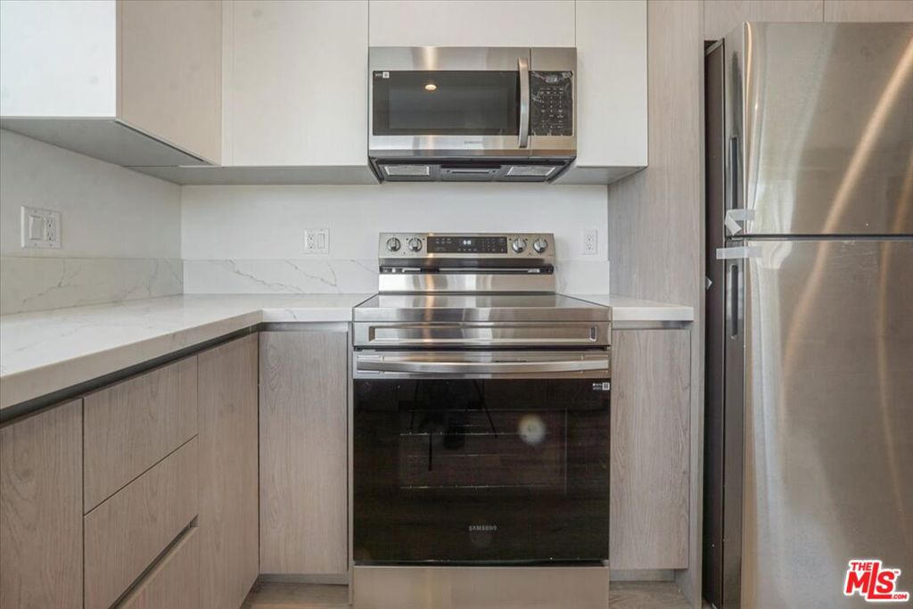 10918 Camarillo Street Property Photo 53