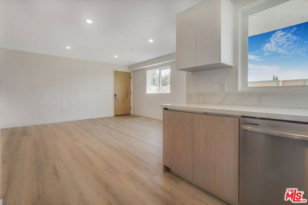 10918 Camarillo Street Property Photo 54