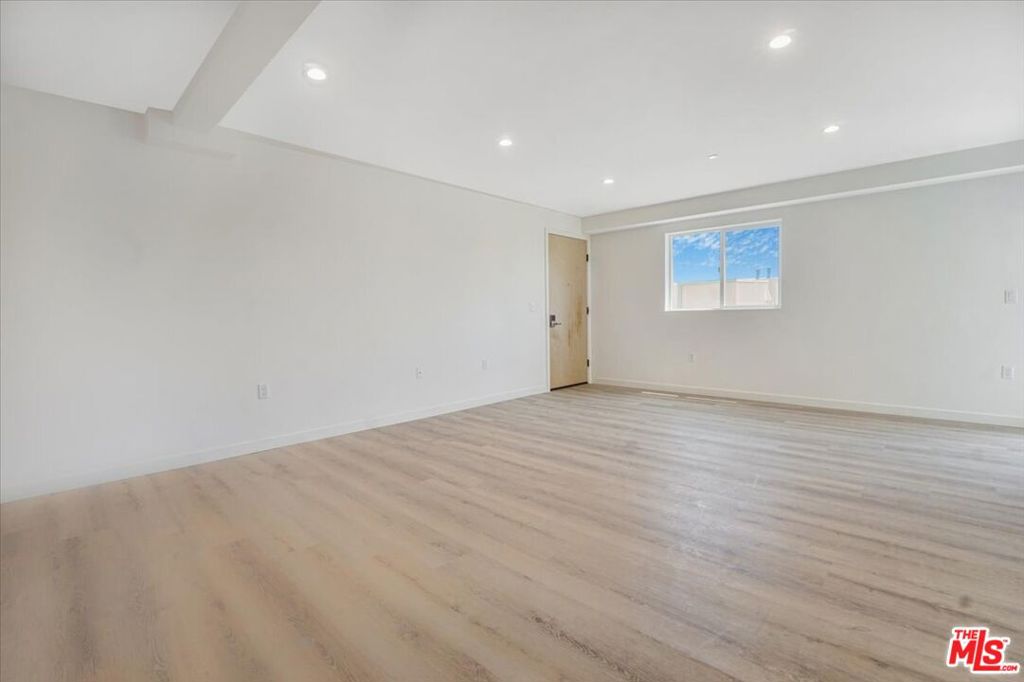 10918 Camarillo Street Property Photo 55