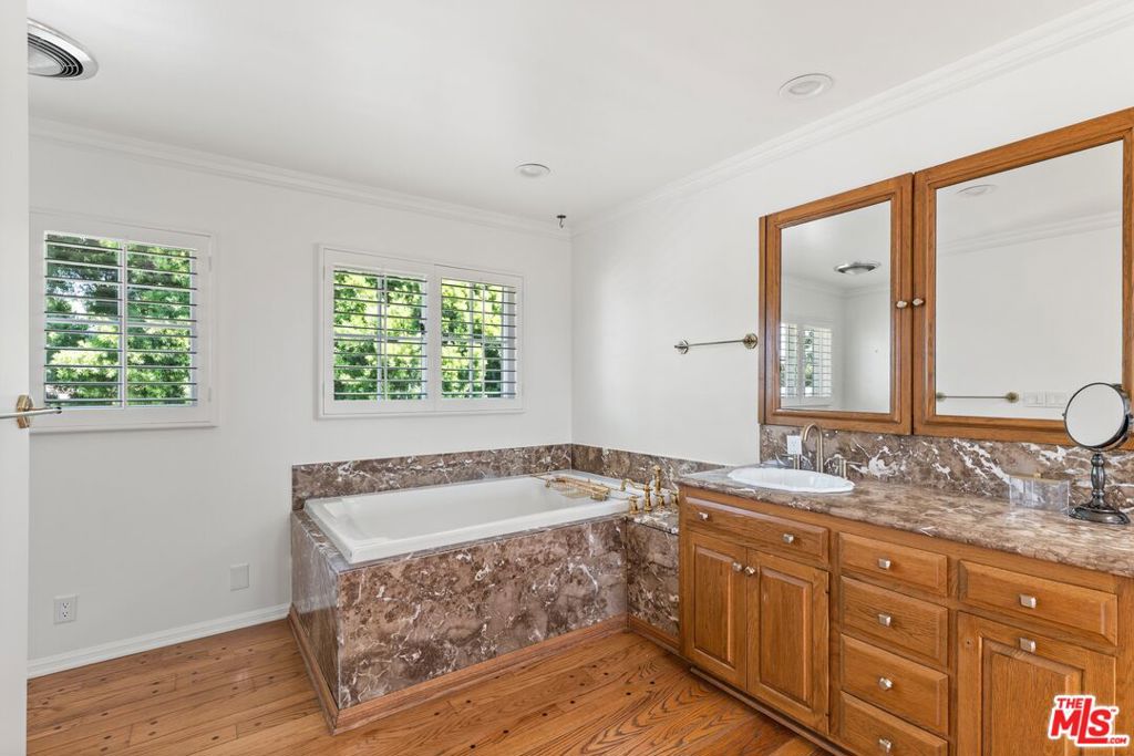 2317 Kimridge Road Property Photo 11