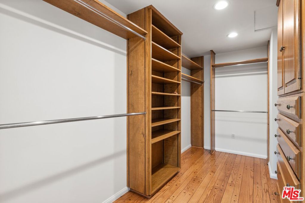 2317 Kimridge Road Property Photo 12