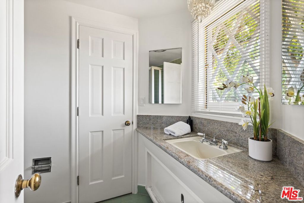 2317 Kimridge Road Property Photo 14