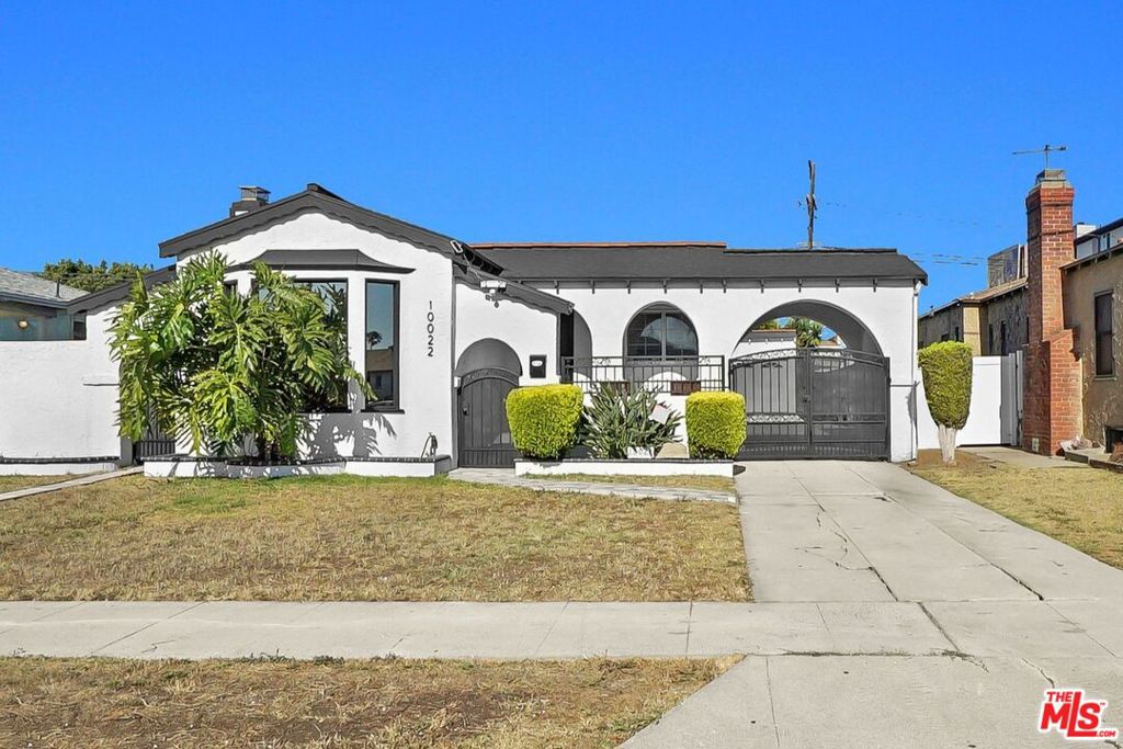 10022 S Manhattan Place Property Photo 2