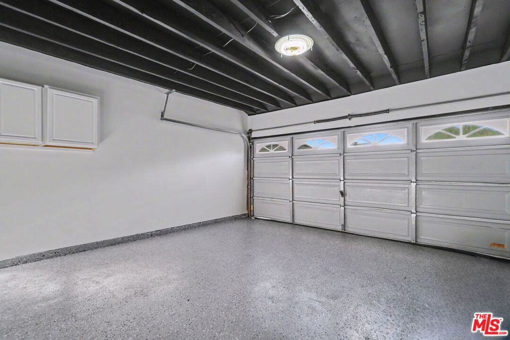 10022 S Manhattan Place Property Photo 5