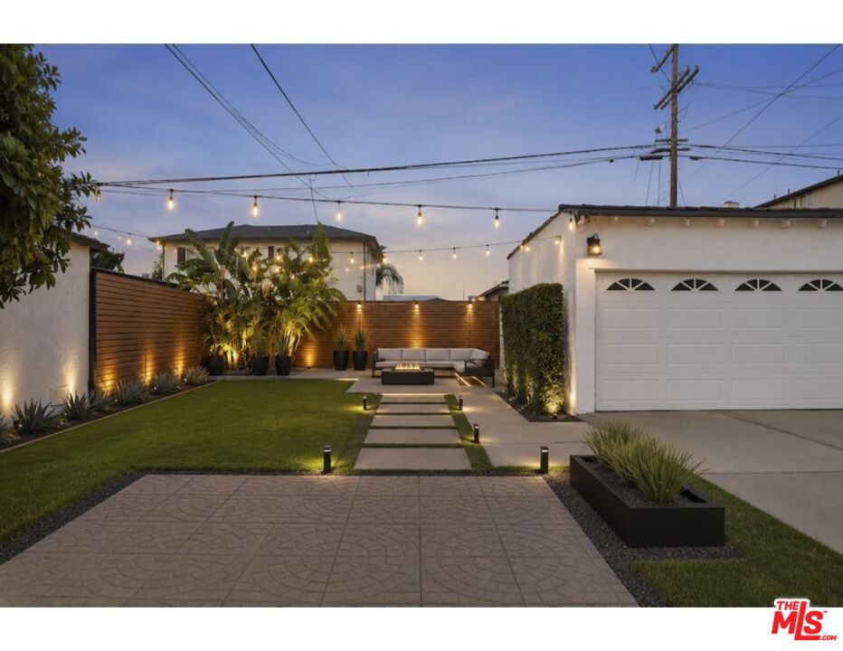 10022 S Manhattan Place Property Photo 7