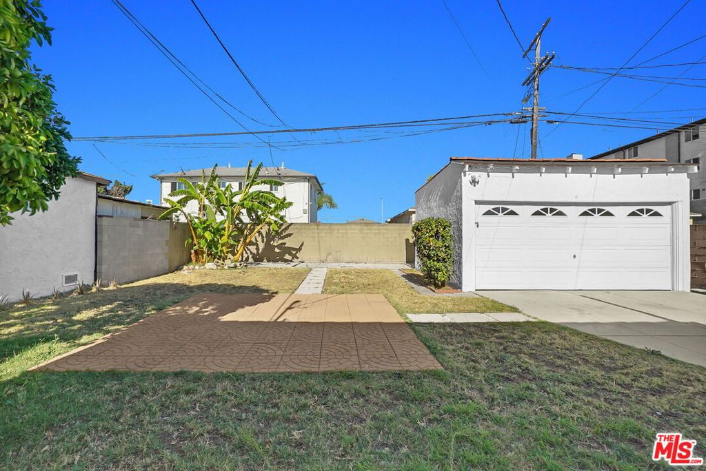 10022 S Manhattan Place Property Photo 8