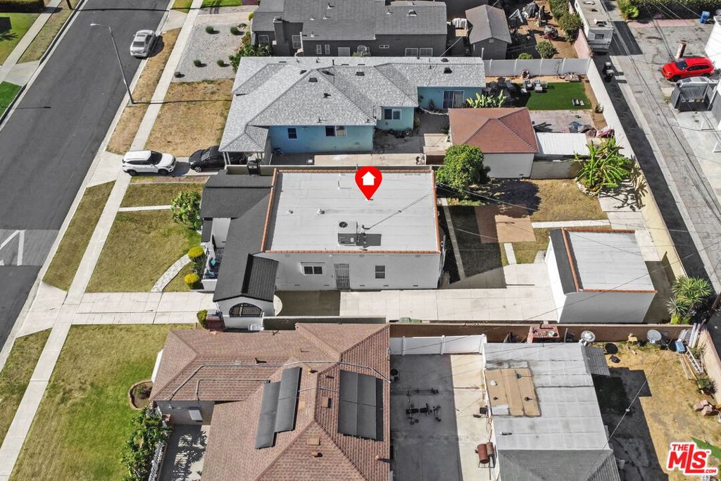 10022 S Manhattan Place Property Photo 22