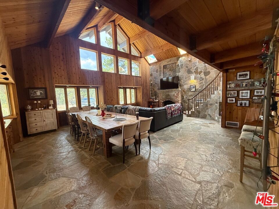 1196 Willow Lane Property Photo 1