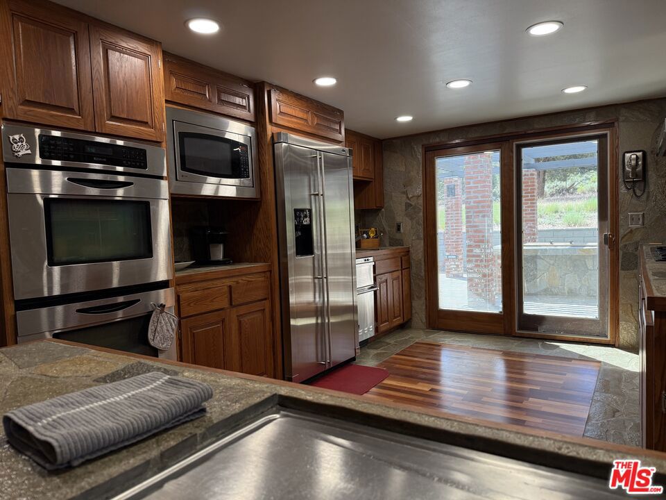 1196 Willow Lane Property Photo 3