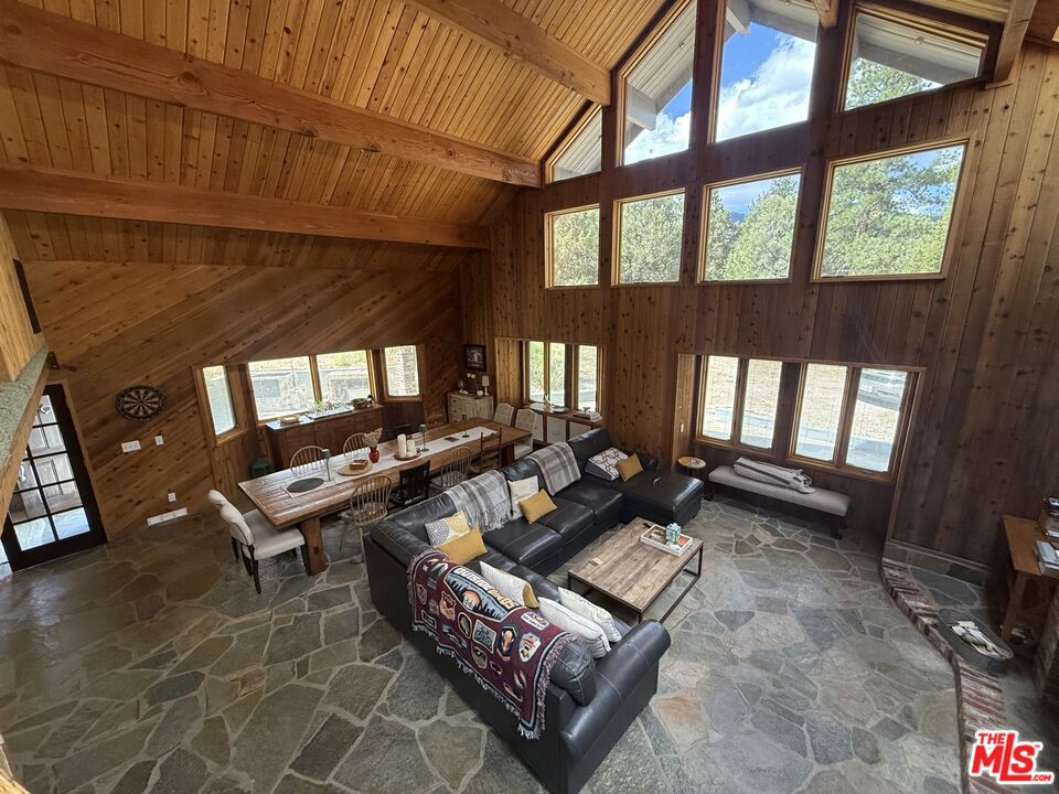 1196 Willow Lane Property Photo 5