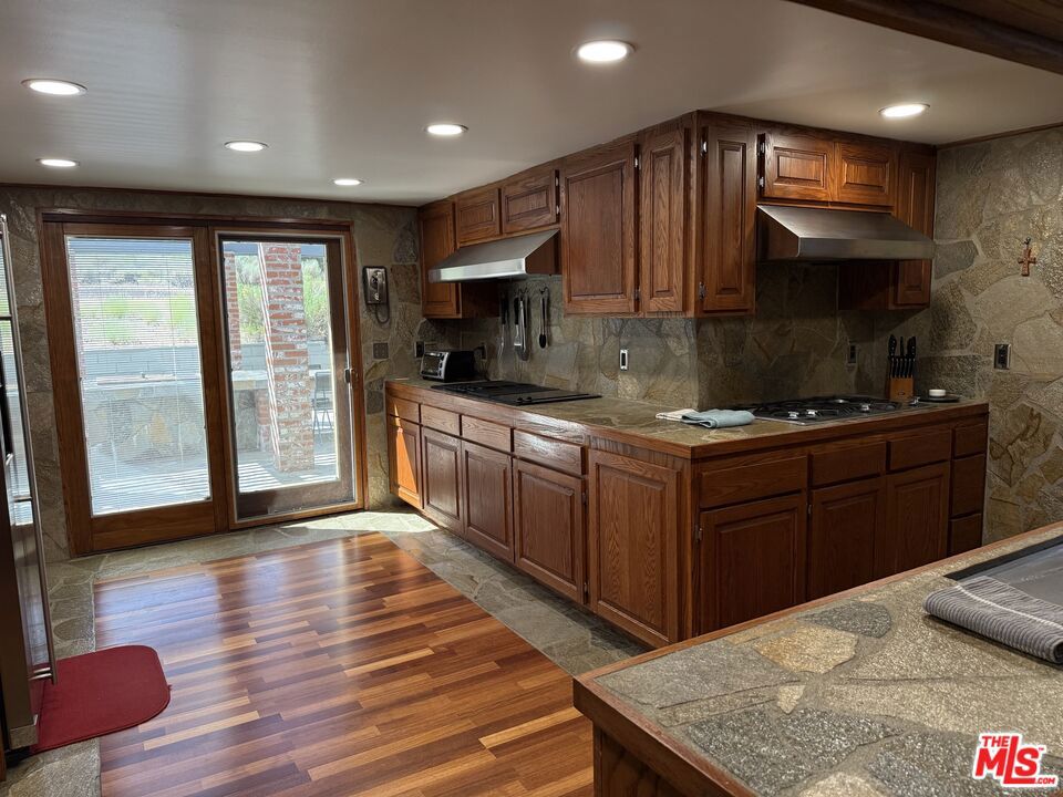 1196 Willow Lane Property Photo 8