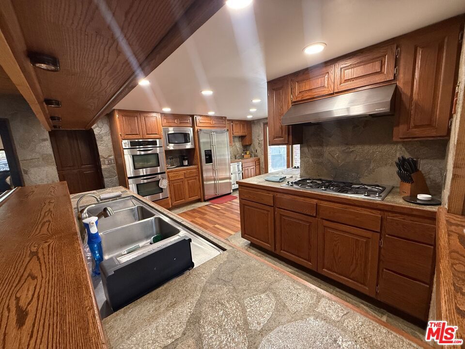 1196 Willow Lane Property Photo 10