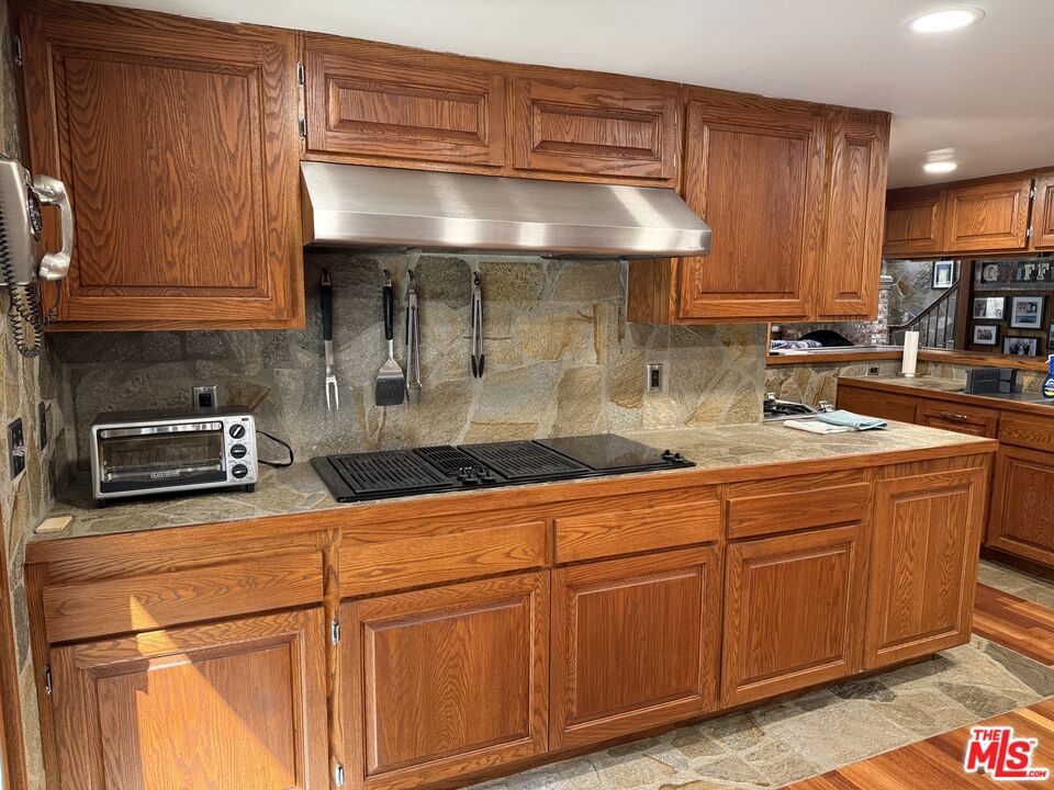 1196 Willow Lane Property Photo 11