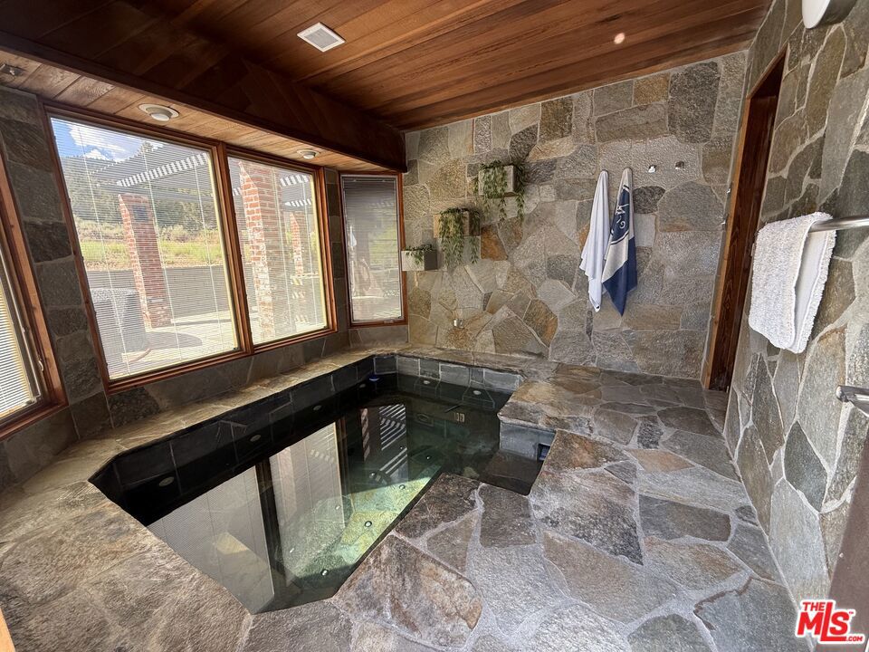 1196 Willow Lane Property Photo 17