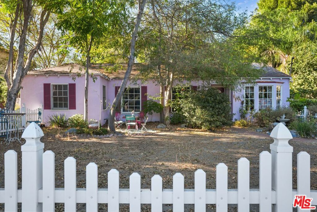 12201 Califa Street Property Photo 2
