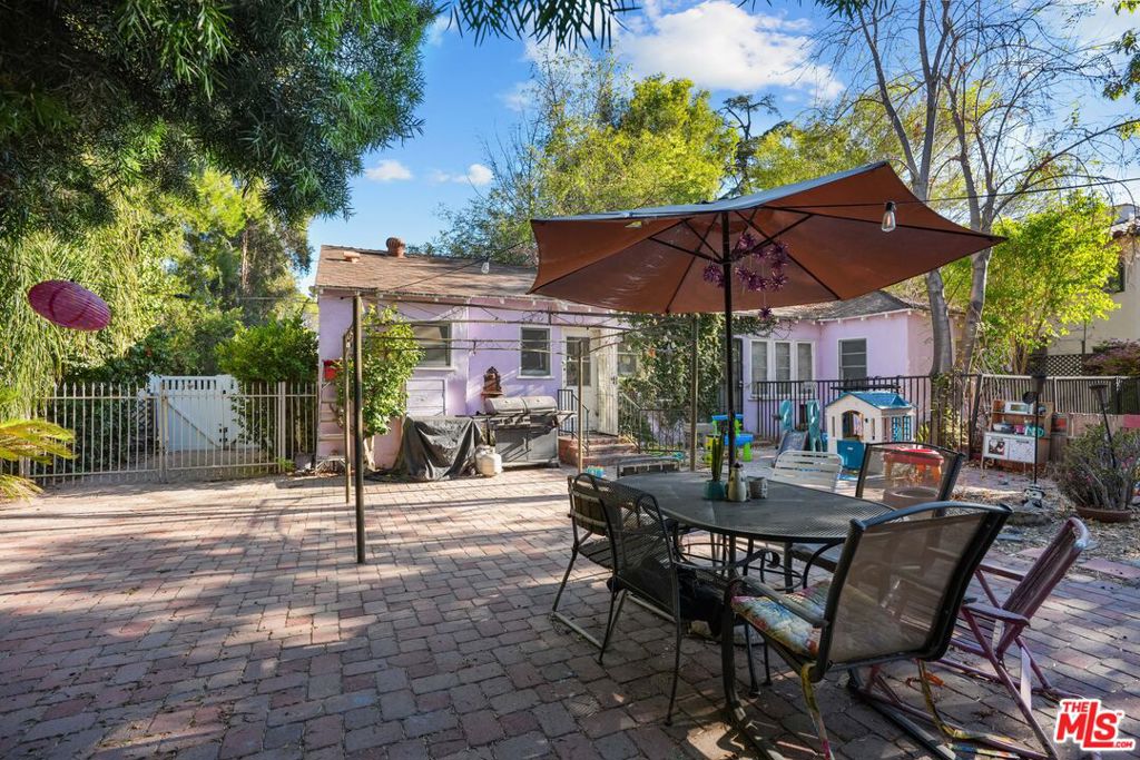 12201 Califa Street Property Photo 5