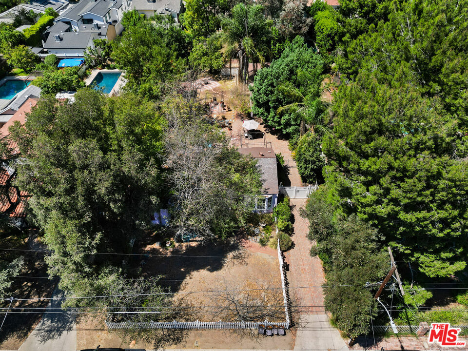 12201 Califa Street Property Photo 10