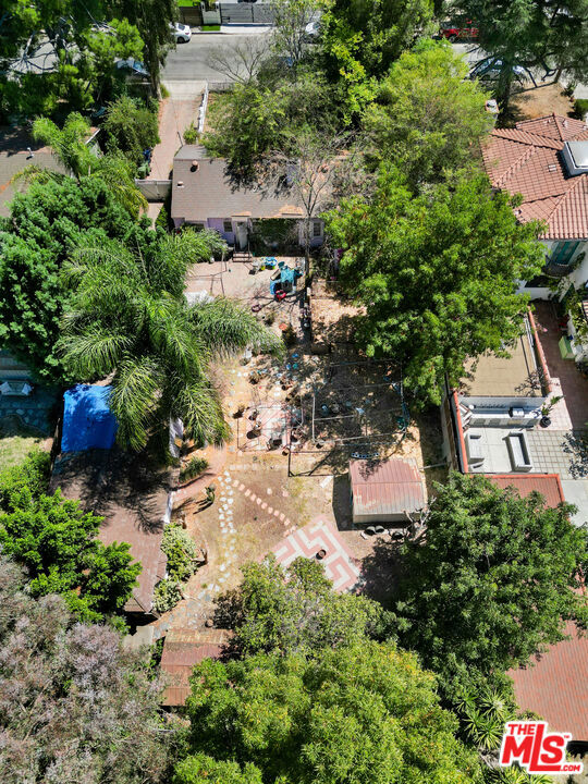 12201 Califa Street Property Photo 12