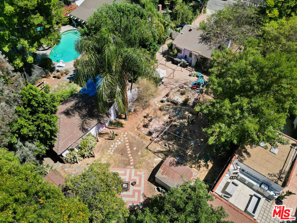 12201 Califa Street Property Photo 14