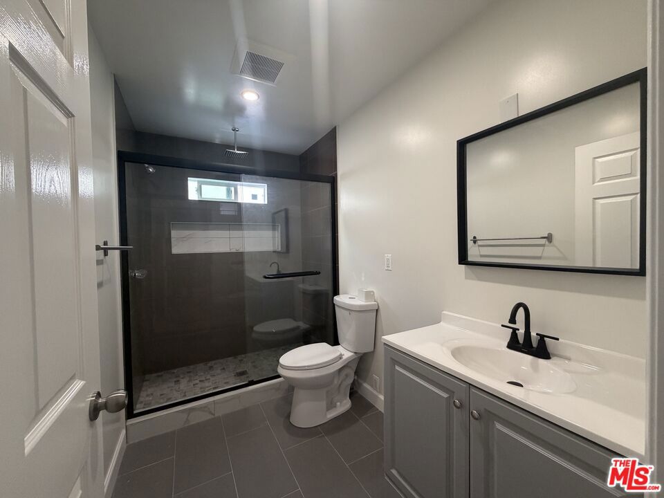 915 S Grand View Street Property Photo 5