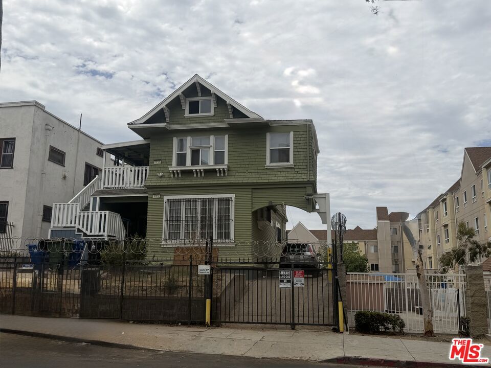 915 S Grand View Street Property Photo 7