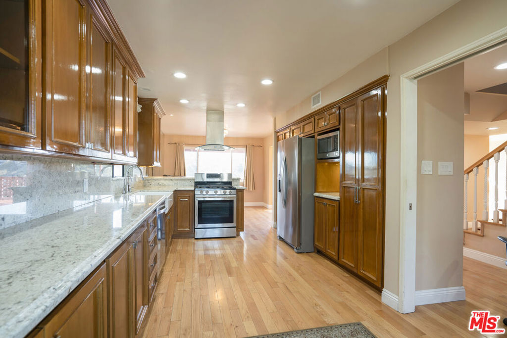 4245 Alhama Drive Property Photo 2