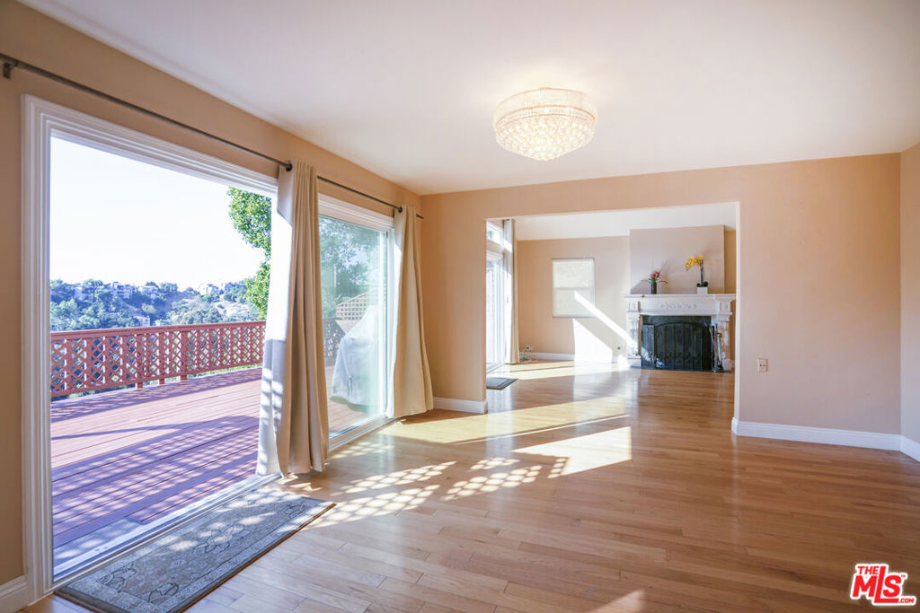 4245 Alhama Drive Property Photo 4
