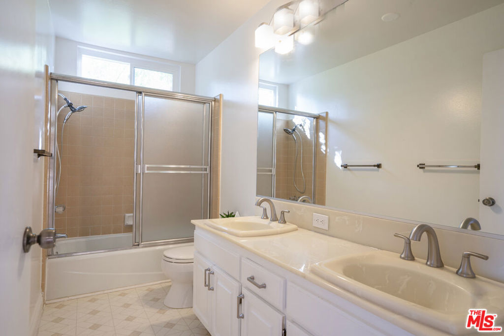 4245 Alhama Drive Property Photo 16