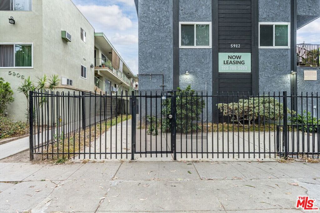 5912 Willoughby Avenue Property Photo 4