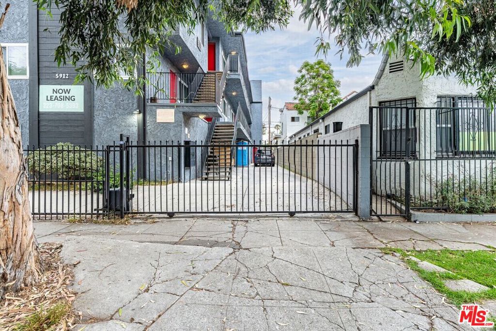 5912 Willoughby Avenue Property Photo 8