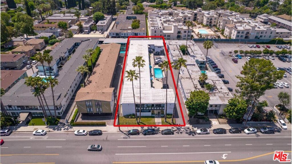 11940 Burbank Boulevard Property Photo 8