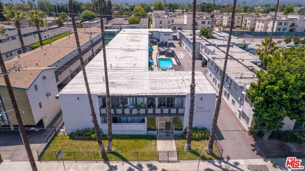 11940 Burbank Boulevard Property Photo 10