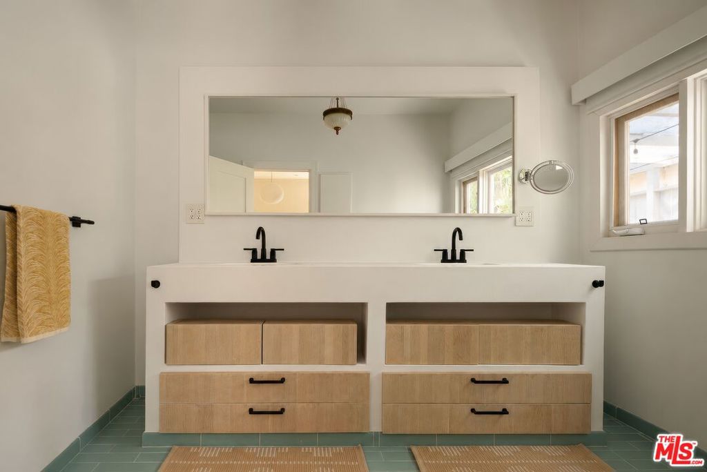 8262 Marmont Lane Property Photo 16
