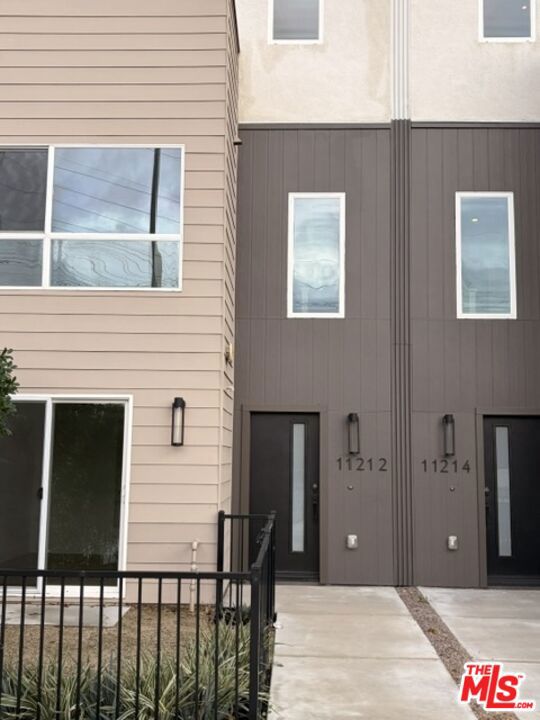 11212 W Victory Boulevard 7 Property Photo 1