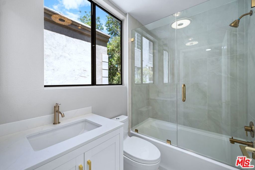 869 S Wooster Street 301 Property Photo 10