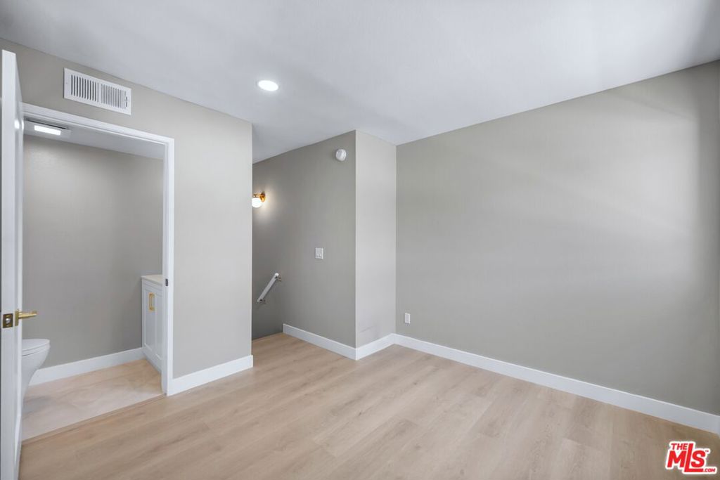 869 S Wooster Street 301 Property Photo 14