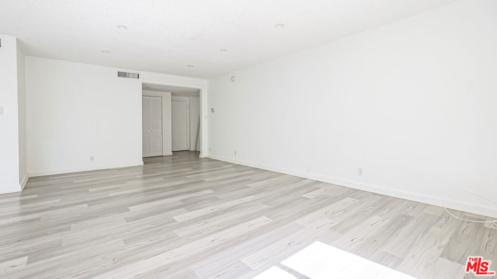 1525 N Hayworth Avenue 204 Property Photo 6