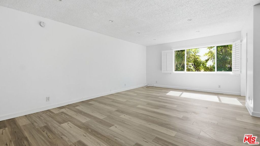1525 N Hayworth Avenue 204 Property Photo 7