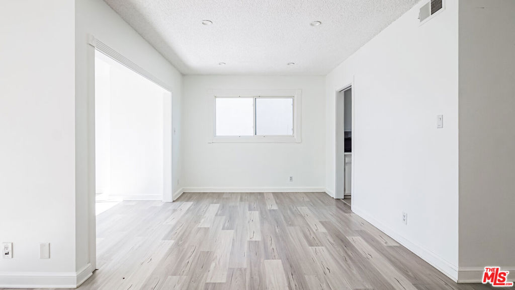 1525 N Hayworth Avenue 204 Property Photo 9
