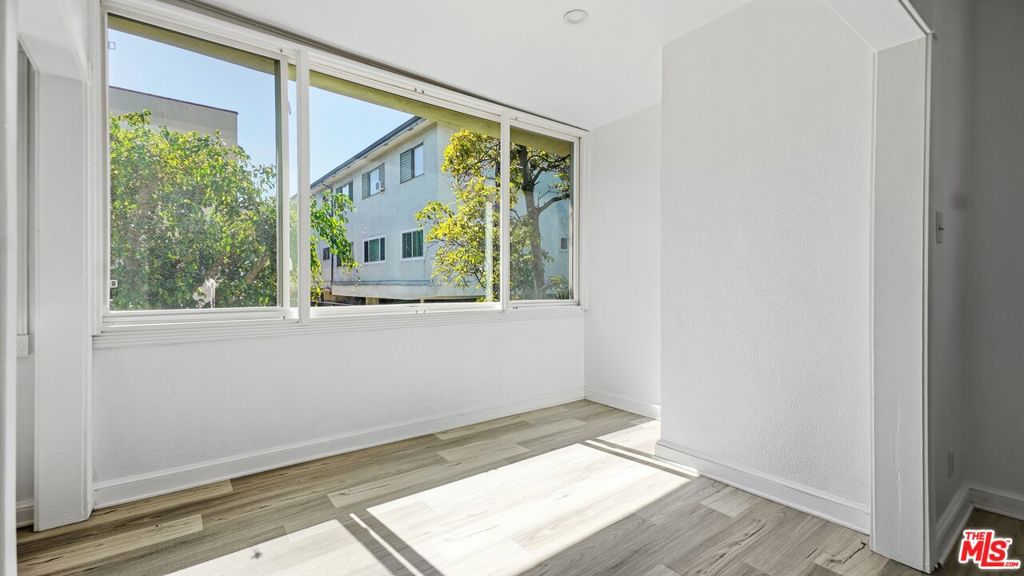 1525 N Hayworth Avenue 204 Property Photo 11