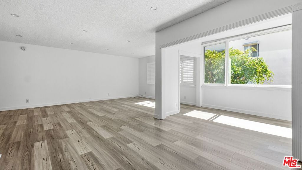 1525 N Hayworth Avenue 204 Property Photo 12