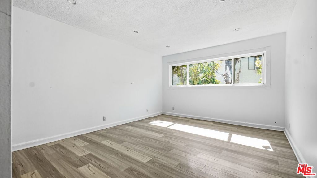 1525 N Hayworth Avenue 204 Property Photo 18
