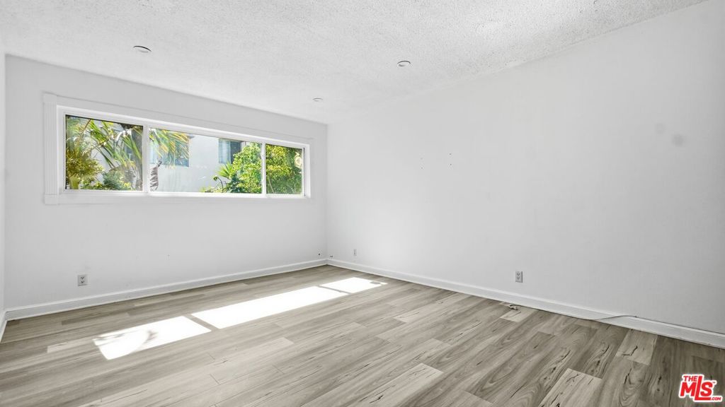1525 N Hayworth Avenue 204 Property Photo 19