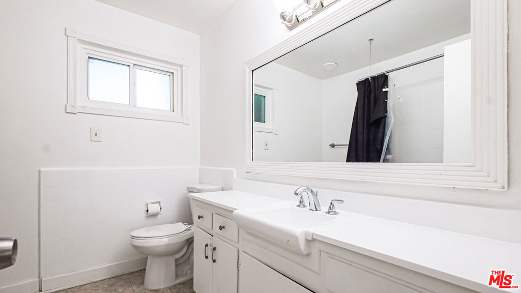 1525 N Hayworth Avenue 204 Property Photo 23