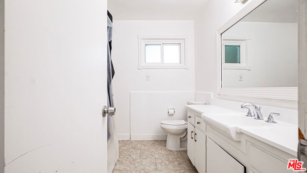 1525 N Hayworth Avenue 204 Property Photo 24