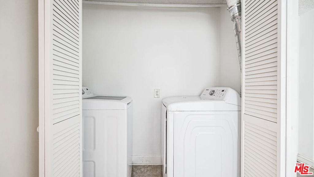 1525 N Hayworth Avenue 204 Property Photo 27