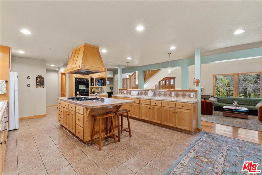 28200 Pine Canyon Road Property Photo 6