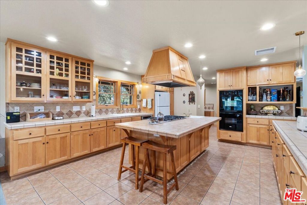 28200 Pine Canyon Road Property Photo 7